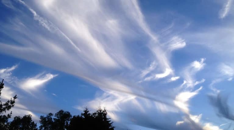 Wolken wie Fäden