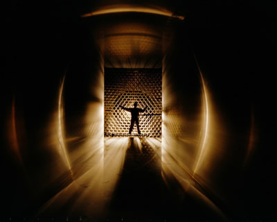 Mensch im Lichttunnel