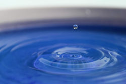 Die Philosophie der Heilenergetik wasser tropfen blau water drop