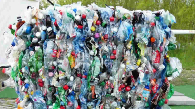 Plastik-Muell-plastic-bottles