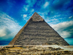 Spirit und Spiritualität-pyramide-himmel-wolken-pyramid