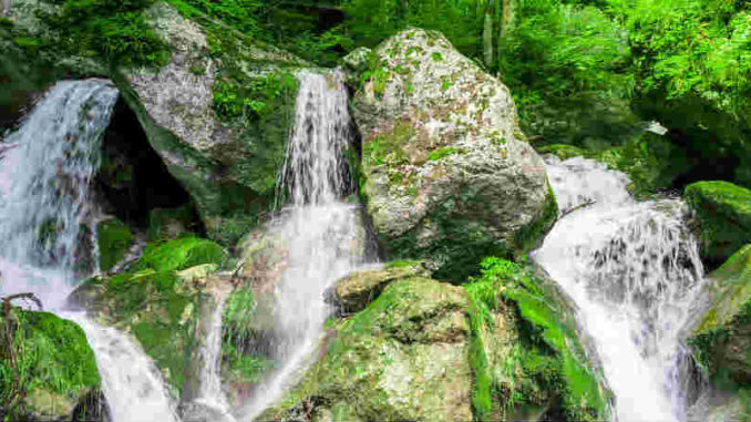 heil-heilig-ganz-fuehlen-waterfall