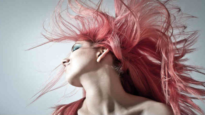 schoen-wild-weise-weiblichkeit-pink-hair