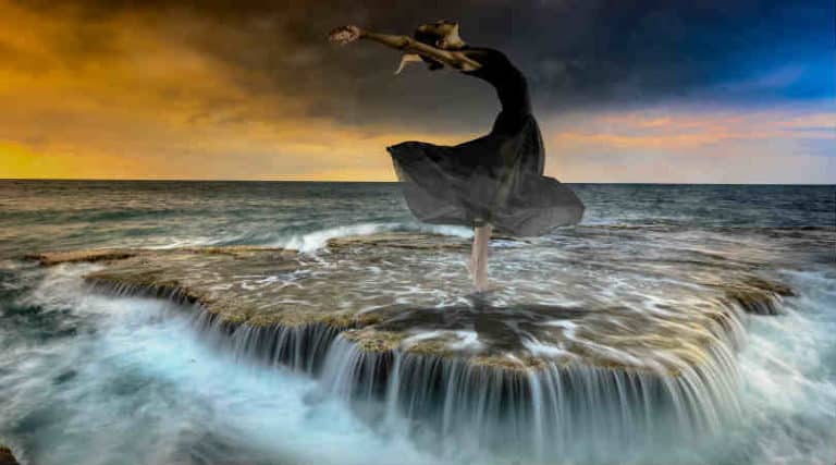 dakini-wilde-archaische-feminine-Urkraft-water