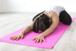 Tipps für mehr Wohlbefinden-yoga-matte-frau