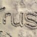 vertrauen trust sand