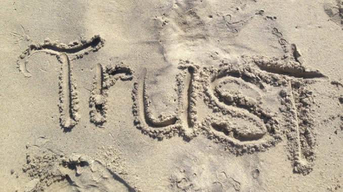 vertrauen trust sand