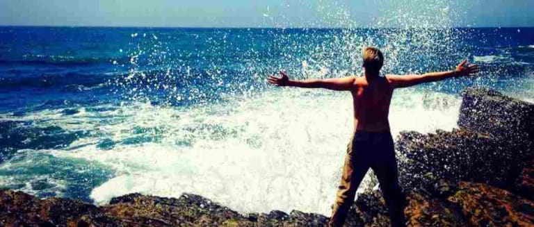 mensch-meer-klippen-erfolg-sea