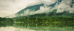 Das schamanische Konzept des Pachakute -natur-see-nebel-lake