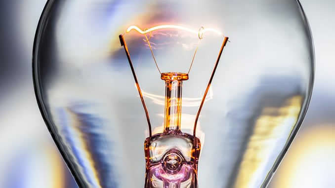 strom-energie-gluehbirne-light-bulb