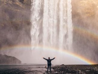 Lebensrichtung-regenbogen-mann-wasserfall-waterfall