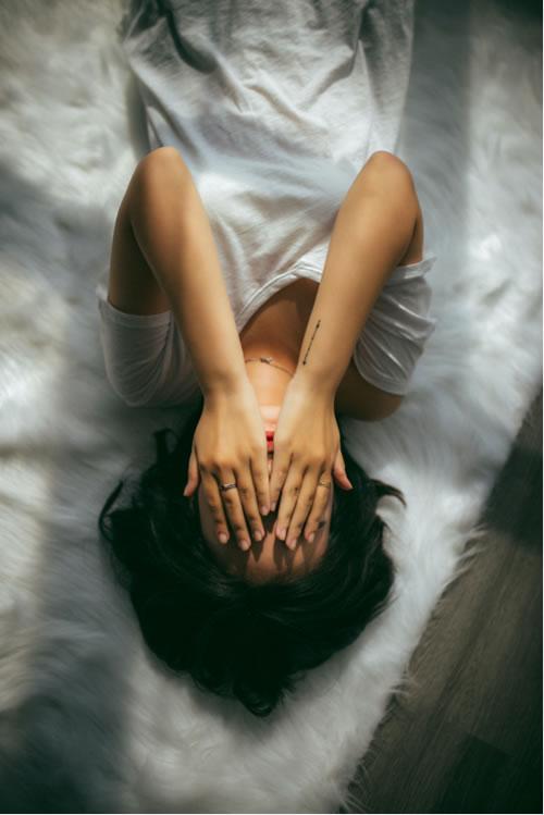 AnthonyTran-stress-frau-bett-Unsplash