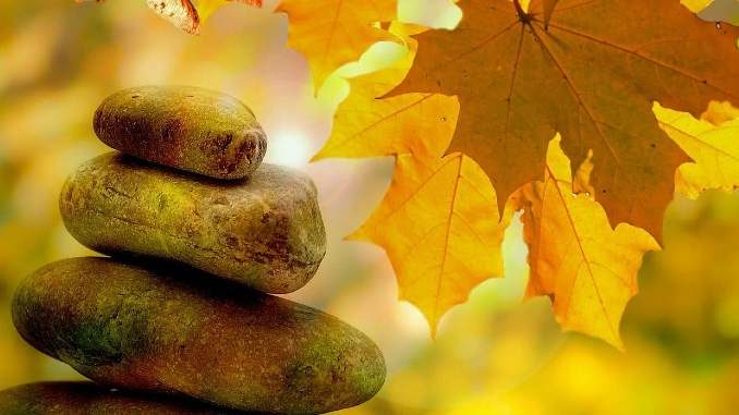 steine herbst yoga meditation