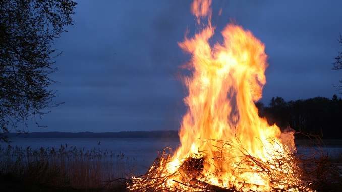 feuer natur see fire