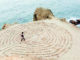 labyrinth strand meer Ashley Batz unplash