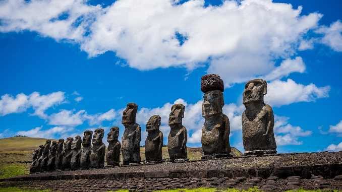 skulpturen ahnen moai