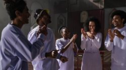 Gregorianische Choräle Klangvolle Macht der Harmonie chor der in einer kirche probt