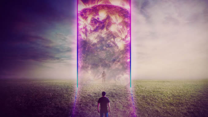 mann vor einem portal