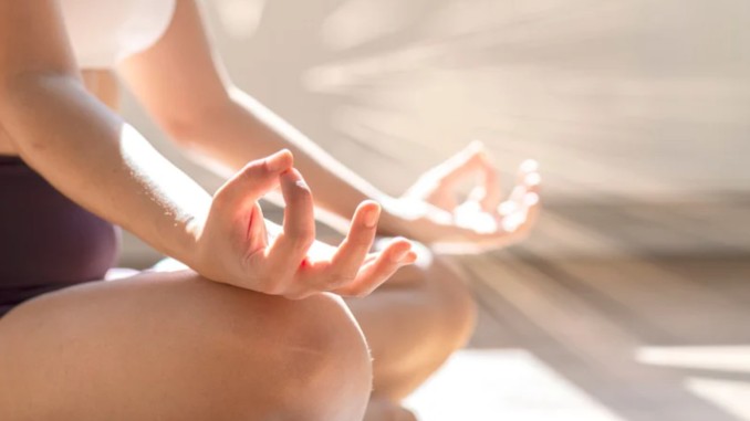 DAO-Yoga Übung Konzentration Finger canva