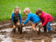 spielen kinder spielen im Matsch