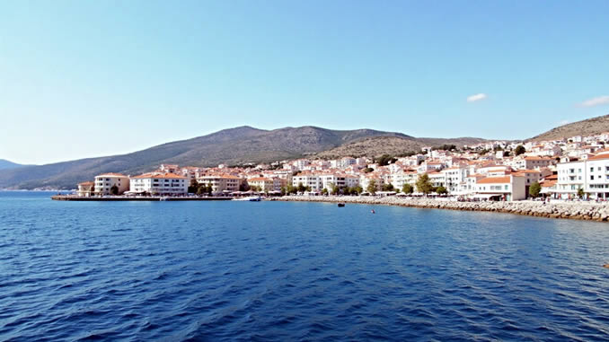 Albanien saranda vom Meer aus