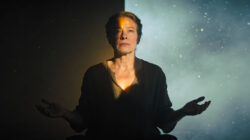 Leid und göttliche Güte ein Mensch zwischen hell und dunkel