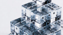 Wie Wahrscheinlichkeit unser tägliches Leben beeinflusst großer Stapel Würfel