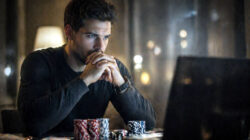 Glücksspiel und Bewusstsein Nachdenklicher Moment am Laptop