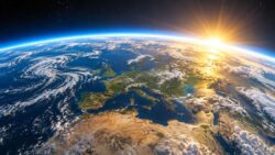 Ozonschicht erholt sich - Sonnenaufgang über Europa aus dem All